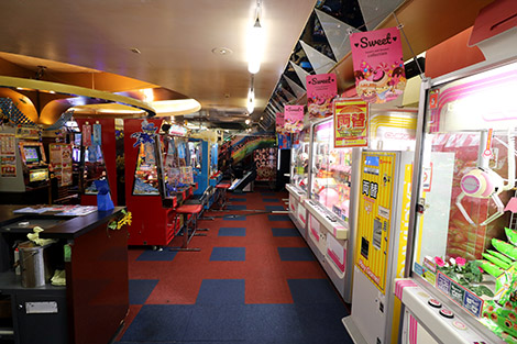 川崎駅付近でクレーンゲームができるスポット「アドアーズイサゴ店」内観